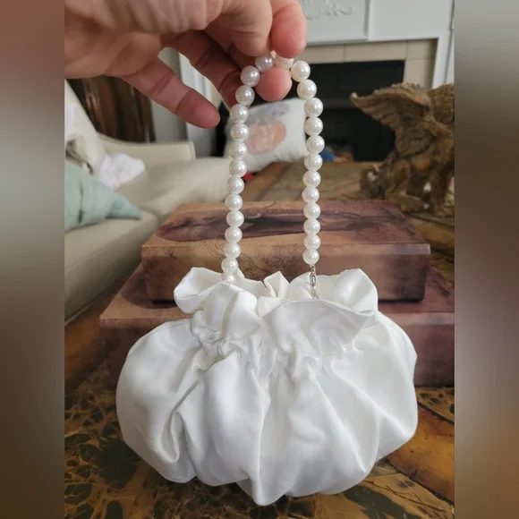 Source Unknown White Satin Bag with Pearl Handle - Picture 3 of 3